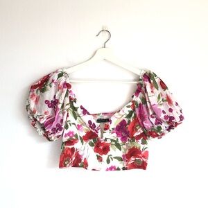 NWT Abercrombie & Fitch White Floral Strawberry Puff Sleeve Crop Top Size Medium
